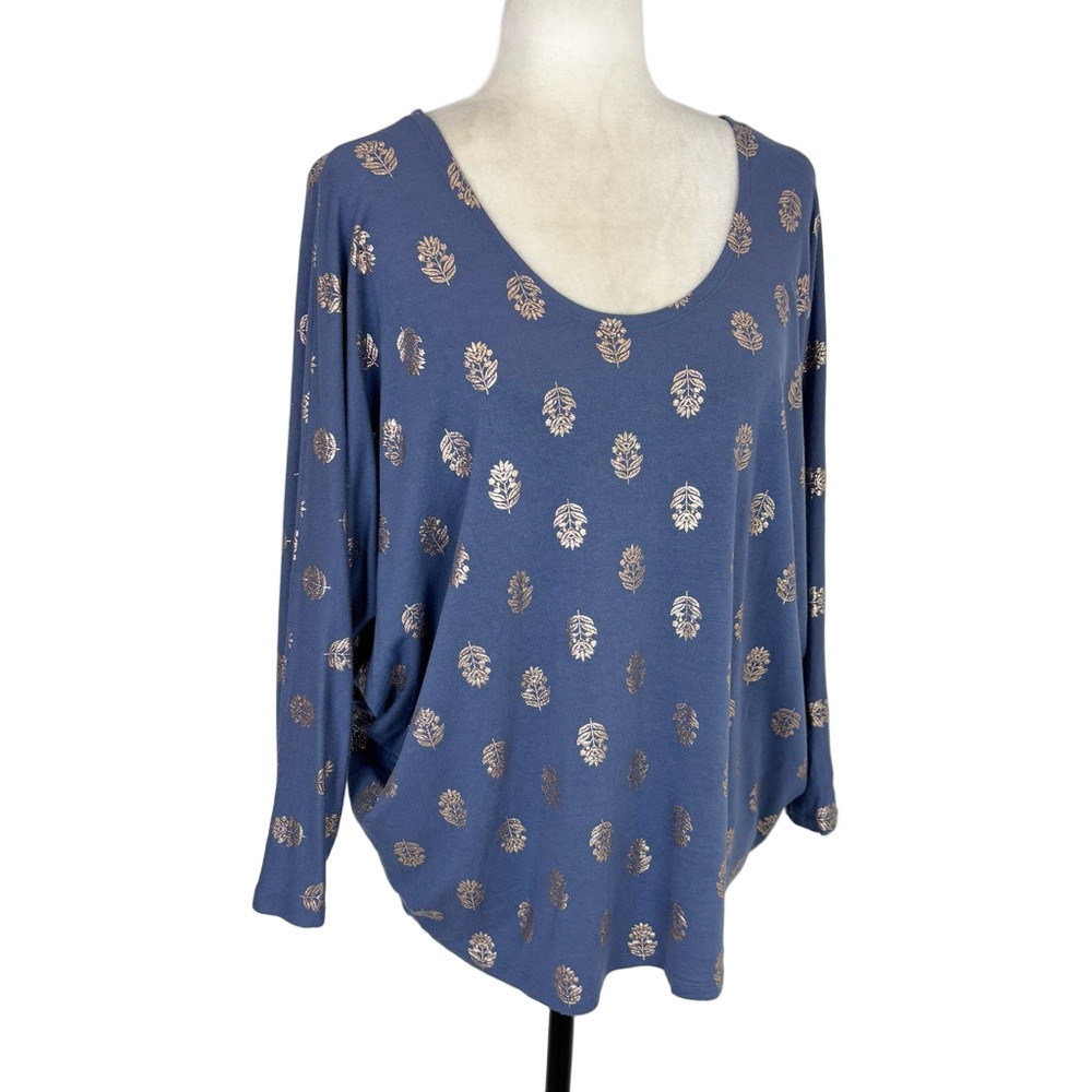 Kim & Cami blue floral batwing top
